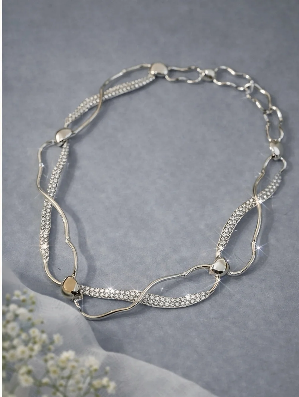 Elegant Silver -Tone Link Choker Necklace with Crystal Accents